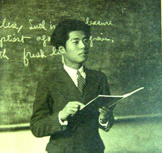 Baek Seok in 1936, teaching English in front of a blackboard covered in English handwriting