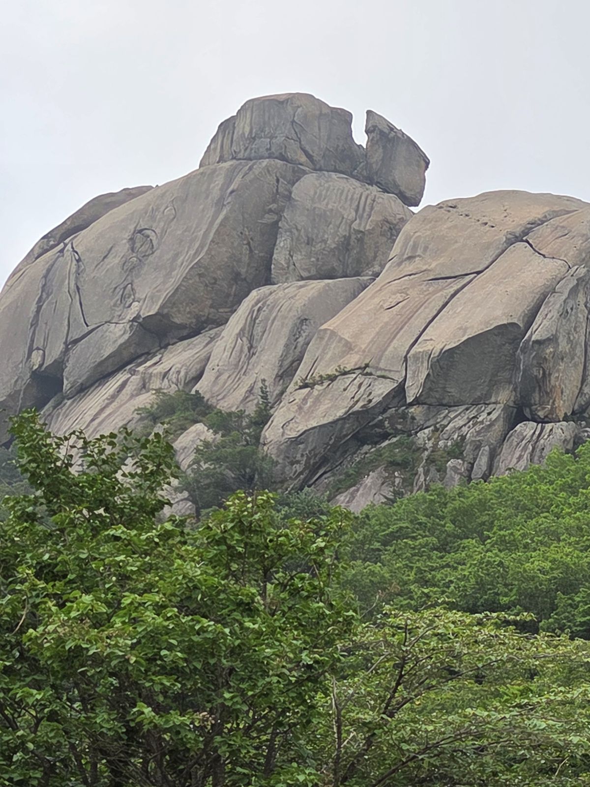 The great split granite boulder Subawi above the forest near Hwaamsa
